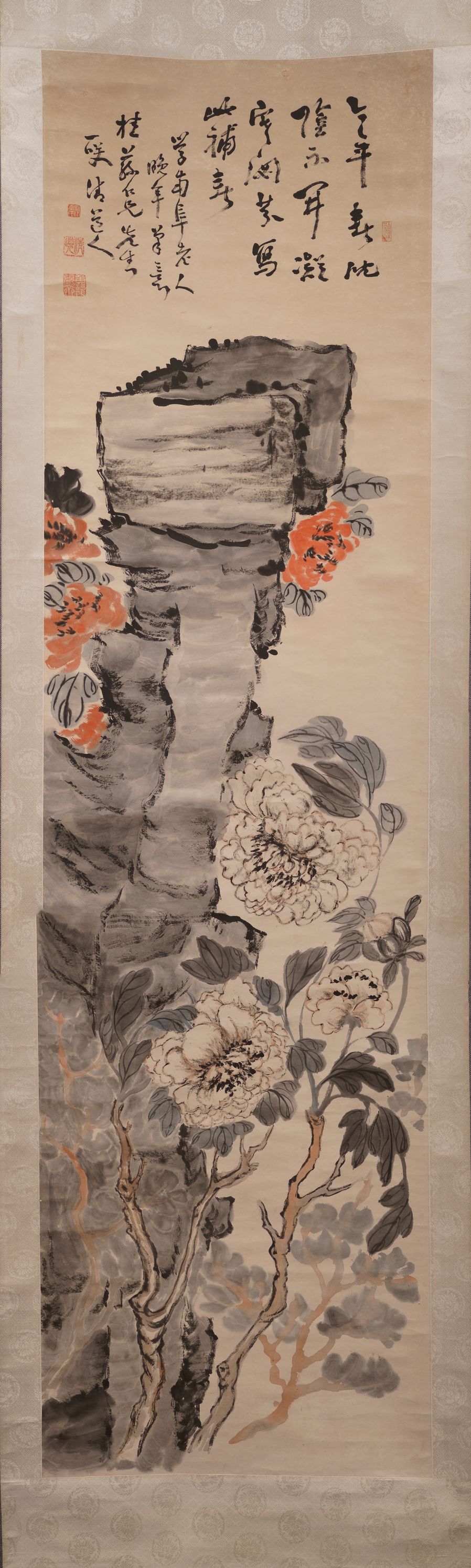 巨石牡丹图轴预览图